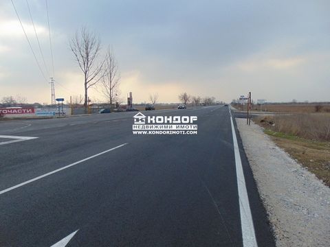 Offer 61144: TOP LOCATION !! FIRST LINE !! FACE OF MAIN !! BOULEVARD We offer you a plot facing 35m. on Karlovo Road. Extremely suitable for a scald or production facility. Currently, a stratum change is underway, and the shift is expected to be comp...