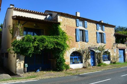 SUPERB STONE PROPERTY FULLY RESTORED WITH SWIMMING POOL, TWO GUEST ROOMS, A COTTAGE AND A PRIVATE APARTMENT, ALL ON A PLOT OF LAND WITH A TOTAL CAPACITY OF 7535M2. LOCATION IN THE HEART OF THE LOT VALLEY AND VINEYARDS OF CAHORS. CLOSE TO A TOURIST VI...