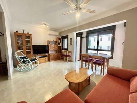 Cozy and sunny 2nd floor apartment in the centre of La Font den Carros village It is composed of 2 double bedrooms nicely reformed bathroom a kitchen with an outside patio and a spacious living room with a balcony The apartment has air conditioning i...
