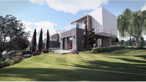 Located in the heart of golf, in a very regional course, and north of Via do Infante (A22), a few minutes from the historic and quiet city of Silves, this new development was designed to take advantage of the topography of the land, taking advantage ...