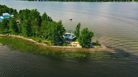 Are you looking for a superb waterfront lot with a spectacular view? Come see this little piece of paradise located on a tip of the Ottawa River with a 180 degree panoramic view of the river. The perfect place to build your dream property less than a...