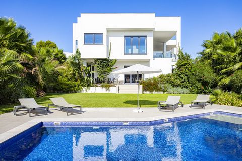 Stunning villa with guest bungalow and distant sea views in Santa Ponsa This high-quality modern villa is located in Nova Santa Ponsa, just a short distance from the golf course and the superyacht harbour of Port Adriano. Upon entering the property, ...