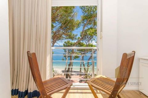 The first line - it is always a winner! Especially the first line to the beach Živogošće! Especially if the mini-hotel first line complements the restaurant, overlooking the sea in a marvelous bay with crystal clear water. In this case we are in the ...