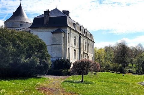 18th century castle on 3.5ha park with pond Exceptional property for sale in Aire-sur-la-Lys: an 18th century castle and its spectacular 12th century tower with a living area of 680 m² nestled in the heart of a 3.7 ha park and a pond fed by a river t...