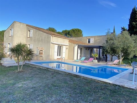 On a plot of 2333 m2, villa from the 1980s of 197 m2 with swimming pool, Completely renovated, its entrance opens onto a spacious living room of 100 m2 including a dining area with fireplace, a fitted and very functional kitchen (with its utility roo...