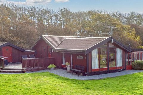 Holiday cottage located on a garden plot with good shelter. Well-furnished with personal furnishings. There is a wood-burning stove and TV for a cosy evening. Open concept and well-equipped kitchen. There are 2 terraces so you will always be able to ...