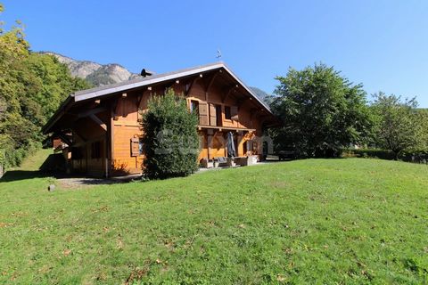 Ref 67118MV: Bonneville You will be seduced by this exceptional property and its equally remarkable location, at the start of the Bonneville hillside close to all amenities. Built on a plot of 1921m² built in 2000, the chalet has a total surface area...