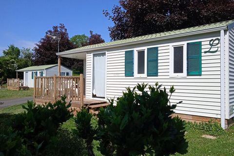 On the northern shore of Lake Étang du Lambon, 90 km east of La Rochelle, is this holiday complex with 40 single-storey houses and 7 mobile homes in a quiet and idyllic setting. There is also a campsite attached. A heated outdoor pool is available to...