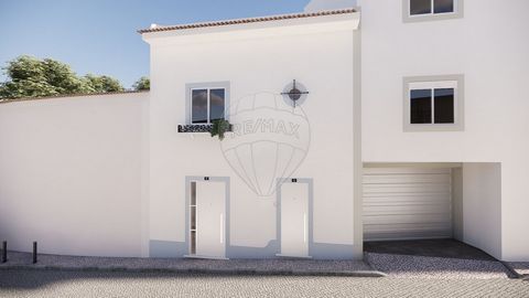 We present this 3 bedroom villa located in the charming historic area of the city of Santarém, in the final stages of construction, with a gross private area of 250 m2. This residence has been meticulously designed to offer a luxurious and comfortabl...
