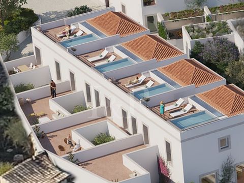 Magnificent three-bedroom villa with 143 sqm, located in the Les Terrasses project, Patio Houses, in Tavira. With two floors, on the first floor there are three bedrooms, two of them en suite, and a full bathroom that serves the third bedroom. The ve...