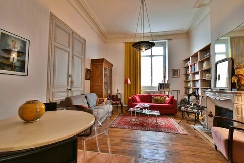 Angers : ,; Sublime appartement de 70 2 avec cour privative en rez-de-chaussée surélevé situé dans le Triangle d'Or