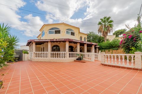 Introducing a great house with an area of 288 sq. m. in La Nucia, located on a plot of 546 sq.m. And divided into a restaurant area, two rooms and no office. The restaurant has a spacious living room with covered kitchen, bar area, pantry and bathroo...