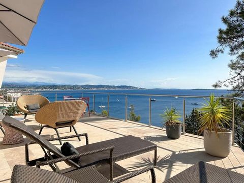 Summary Ideally located in a sought after area between Théoule and La Napoule, a walk away from the beach, restaurants and shops, this delightful villa enjoys panoramic views over the entire bay of Cannes from the Croisette to Théoule via the Cap d'A...