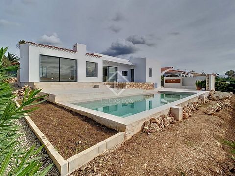 Lucas Fox presents this luxury Mediterranean villa for sale in Binibeca, Menorca. This newly built villa , with impeccable architecture and a surface area of 180 m² built on a plot of 785 m², is presented as an exclusive refuge with captivating views...