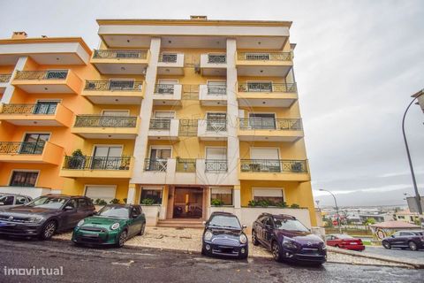 EXCELLENT 3+2 BEDROOM APARTMENT This apartment in good general condition, is divided into two floors, with the possibility of being independent. 4th Floor, top floor of a building in very good general condition, with organized condominium, with eleva...