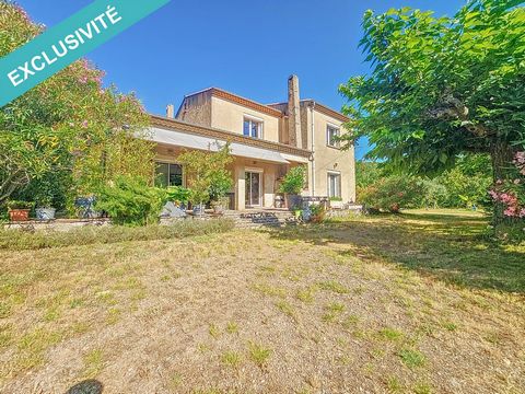 Discover this traditional 80s villa, ideally located on the outskirts of Le Bousquet d'Orb, just 15 minutes from Bédarieux and 20 minutes from Lodève. This spacious house, with a floor area of 152m², offers a pleasant and functional living environmen...