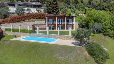 Imagine an extraordinary modern property situated in an enchanting location with breathtaking views of Lake Garda. This exclusive residence features contemporary design and offers a luxurious and refined living experience. The villa is surrounded by ...