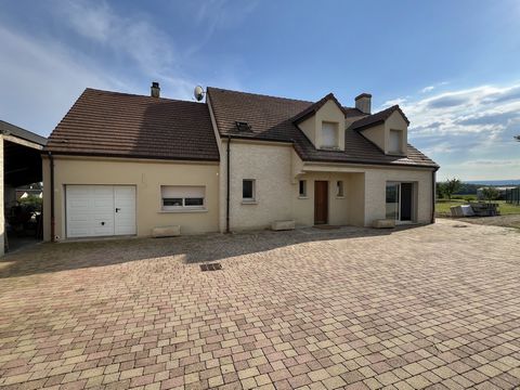 BROINDON : SItuée à 7 km de Gevrey-Chambertin, 19 km de Dijon, venez découvrir cette maison SPACIEUSE et LUMINEUSE construite en 2000 sur deux niveaux avec 4 chambres, une salle d'eau et une salle de bain. La cuisine est ouverte sur le Salon-Séjour, ...