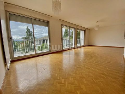 Ref. 1019LP: Divonne-les-Bains, a few minutes walk from the city center, you will be charmed by this T5 apartment of 129m2 located on the 3rd and last floor of a secure residence built in 1980. It is composed of an entrance hall, a spacious living ro...