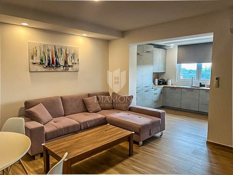 Location: Istarska županija, Pula, Centar. Istria, Pula This beautiful apartment is located in a beautiful neighborhood, only a 10-minute walk from the most beautiful Pula beaches. It is located in a quiet street, and in the immediate vicinity there ...