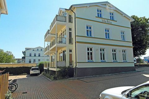 Erholungsort Glowe, 2. Etage, direkt am Ostseestrand mit Meerblick Wohn- und Esszimmer: Sitzecke und bequeme Couch, TV/ Sat (Flatscreen), Radio/ CD, komplett ausgestattete offene Einbauküche mit 4- Plattenherd, Backofen, Kühlschrank, Mikrowelle, Toas...