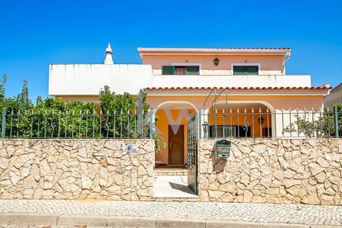 Welcome to your perfect getaway in the heart of Portimão. This magnificent 3 bedroom villa, located in the prestigious Socoril Urbanization, in Vale de França, is a true invitation to well-being and tranquility. Surrounded by a serene environment and...