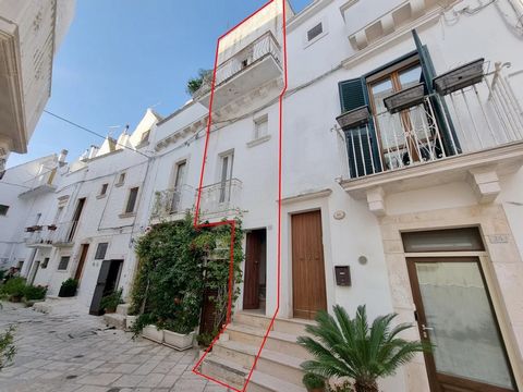 In the heart of Locorotondo, one of Puglia’s most charming villages, this apartment offers a unique opportunity to create a home full of character. This property is ready for a makeover, spread over two levels and covering around 80 square meters. It...