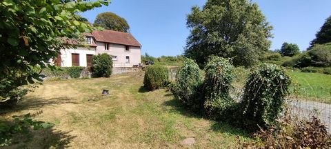 Maison mitoyenne d'un coté avec partie à restaurer ,proche bourg avec commerces ,école primaire ,collège ,maison médicale, pharmacie. Rez de chaussée, cuisine 19m2, wc, salle d'eau, séjour de 23m2 pouvant être agrandi de 7m2 