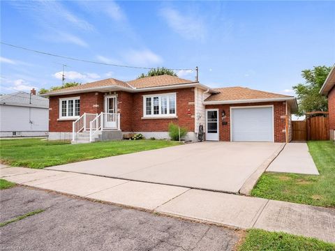 107 Ost Ave is a meticulously maintained bungalow. Currently main floor has 2 beds and a bathroom, large living room and formal dining room that was previously a 3rd bedroom that could easily be converted back. Basement is finished with a recroom, ba...