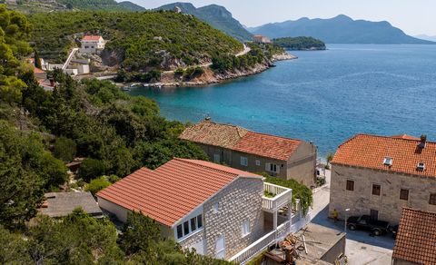 Een stenen huis is gelegen in het kleine en rustige toeristische stadje Trstenik op het schiereiland Pelješac. Trstenik staat bekend als de oudste plaats op het schiereiland en staat bekend als een plaats van wijnmakers en vissers. Vanwege de natuurl...