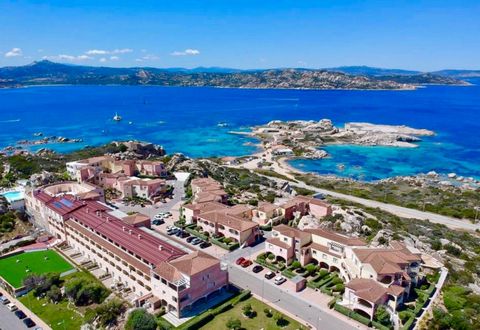 LA MADDALENA (SS) (Codice MAD_BORGO D14) Nel prestigioso Complesso Residenziale Borgo Punta Tegge, a soli 150 metri dal mare, proponiamo un ATTICO con spaziosa veranda dalla quale si può ammirare un panorama unico nel suo genere che comprende unampia...