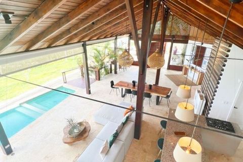 Découvrez cette superbe villa à vendre avec vue mer , située dans un cadre paradisiaque. Avec 265 m² de construction , cette propriété offre un style de vie exclusif et relaxant. Caractéristiques principales : 4 chambres spacieuses : Chacune d’entre ...