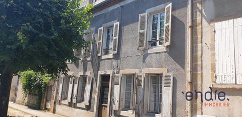 NEAR THE TRAIN STATION - 5-ROOM HOUSE WITH GARDEN Close to the train station of MOULINS (03000), let yourself be charmed by this 5-room house of 140 m² for sale. Major renovation work to be expected! It is an old house of 2 levels. Its interior offer...