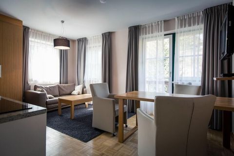 Witamy w apartamencie Enzian, przytulnym 25-metrowym schronieniu zaprojektowanym dla dwóch osób szukających spokojnego górskiego wypoczynku. Położony w malowniczym lesie sosnowym na wysokości 1800 metrów, ten uroczy apartament oferuje wspaniałe widok...