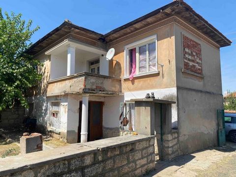 Yavlena sells a two-storey house in the village of Malko Tarnovo with a garden of 1050 sq.m. The first floor consists of two rooms, an entrance hall and a closet, suitable for an internal bathroom with toilet. An internal staircase leads to the secon...