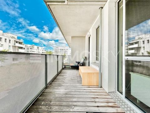 Finally, the search for a parking space has come to an end! This modern 3-room apartment on the 1st floor of the elevator convinces with an optimal room layout (suitable for shared flats). Upon entering, you enter the inviting anteroom, from which yo...