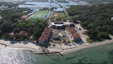 Discover an exceptional opportunity in Placencia Village with these 6 prime lots, each measuring 0.34 acres. Included is a $50K+ USD value seawall, dock, and boardwalk, offering immediate access to the water and a safe place to dock your boat. Enhanc...