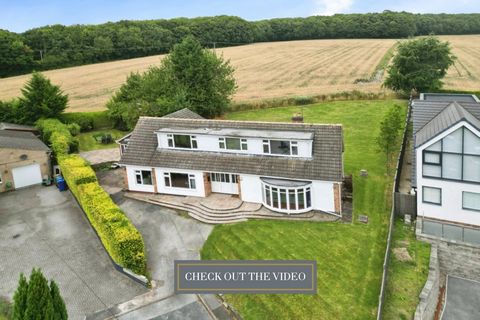 INVITING OFFERS BETWEEN £640,000 - £660,000 STUNNING DETACHED PROPERTY WITH HUMBER VIEWS This impressive detached home offers a perfect balance of space and style. Located on a third of an acre plot with sweeping views over the Humber and open countr...