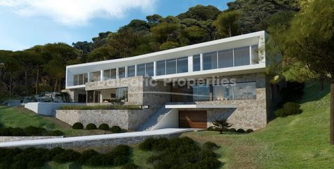 Contemporary 4 bedroom villa project in Sol de Mallorca This fabulous villa project, located in the sought-after residential area of Sol de Mallorca, is just 500m from the sandy beaches of Cala del Mago and Portals Vells and 10 minutes by car from th...