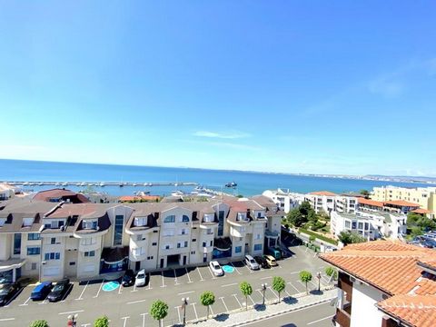 We offer for sale a penthouse with luxurious sea and mountain views in the prestigious area of Sveti Vlas. The complex is located just 100 metres from the sea. The apartment is located on the 5th floor, with an area of 110 sq.m. It consists of an ent...