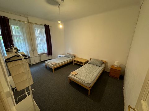 Die Unterkunft Komfort Apartment Erdgeschoss, die im Zentrum von Berlin gelegen ist, 3 km von Gedenkstätte Berliner Mauer und 4 km von Naturkundemuseum entfernt, besticht durch kostenloses WLAN. Diese Ferienwohnung ist 5,4 km von Fernsehturm und 5,4 ...