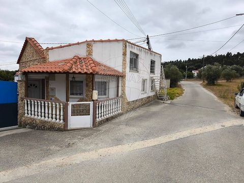 Villa de 2 chambres qui a été entièrement récupérée, à Casais Quintinos, Asseiceira, avec deux chambres, cuisine, salon, salle de bain, véranda. Les combles offrent des rangements, un bon accès et une bonne exposition au soleil. Cette villa se trouve...