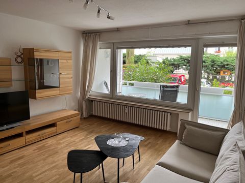 Ab sofort können Sie diese helle Hochparterre-Wohnung beziehen, die durch eine hochwertige Möblierung inklusive einer neuen Nolte-Einbauküche besticht. Die Wohnung liegt in einer ruhigen Wohnstraße nahe dem Ortskern. Das Badezimmer ist vor zwei Jahre...