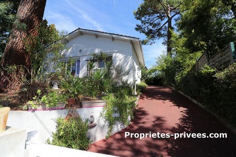 Bassin d'Arcachon PYLA sur mer Proprietes-privées.com vous présente en EXCLUSIVITE cette maison de plain-pied située dans un secteur résidentiel prisé, au calme et sans vis à vis. Vu de l'extérieur on imagine pas le charme et le cachet de l'intérieur...