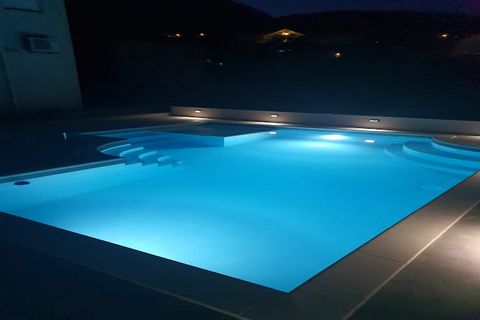 Apartments Villa Salona Sky are self catering accommodation located in Solin, 8 km away from Split center. Property features 6 accommodation units. Private parking is provided, reservation is not required. Shared swimming pool with beach chairs and s...