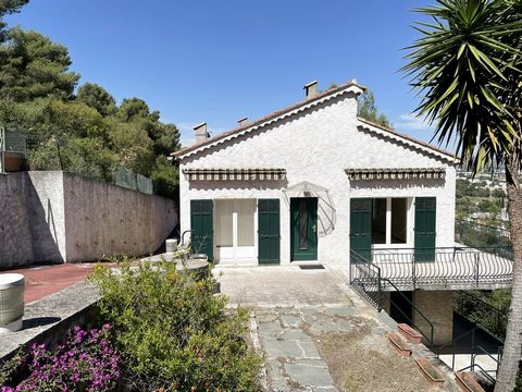 C'est en exclusivité que nous vous proposons cette villa 6 pièces d'environ 160m2 sur les hauteurs de La Garde se décomposant comme suit : Niveau principal : salon/séjour donnant sur une terrasse, cuisine séparée, 3 chambres, salle de bain et WC indé...