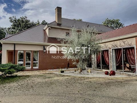 Propriété sécurisée sur le golf - 282 m2 - 7 pièces - terrain 1677 m2 - proche tous commerces - écoles - RER D