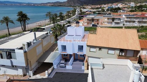 Casas Dúplex Contemporáneas de 3 Dormitorios con Solárium en La Azohía La Azohía, ubicada en el municipio de Cartagena, es un pintoresco pueblo costero conocido por sus aguas cristalinas, playas de arena y su tranquilo ambiente mediterráneo. Esta enc...