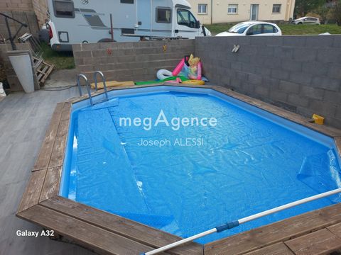 Située à Juville (57590), proche de Metz, cette maison bénéficie de l'environnement paisible de la campagne. Nichée sur un terrain divisée de 424 m², elle offre 2 places de parking et un espace extérieur comprenant une piscine semi-enterrée de 6 x 4 ...