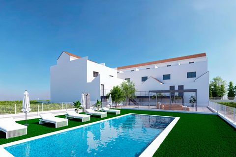Casa adosada de 4 dormitorios con solárium y sótano en Rafal, Alicante~~Amplias viviendas en un entorno tranquilo y bien comunicado.~Situada en la encantadora localidad de Rafal, en el corazón de la Vega Baja alicantina, esta urbanización de nueva co...